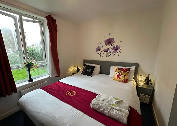 London 2 Bed 2 Bath Apartment Holiday Home - Free Parking - 3Min Walk To The Train Station - 19Min To London Liverpool Street 5Min To Victoria Line 1Gb Broadband Super Fast Internet Ground Floor 100S Of Shops Restaurants Bakeries 24-Hour Asda Superst